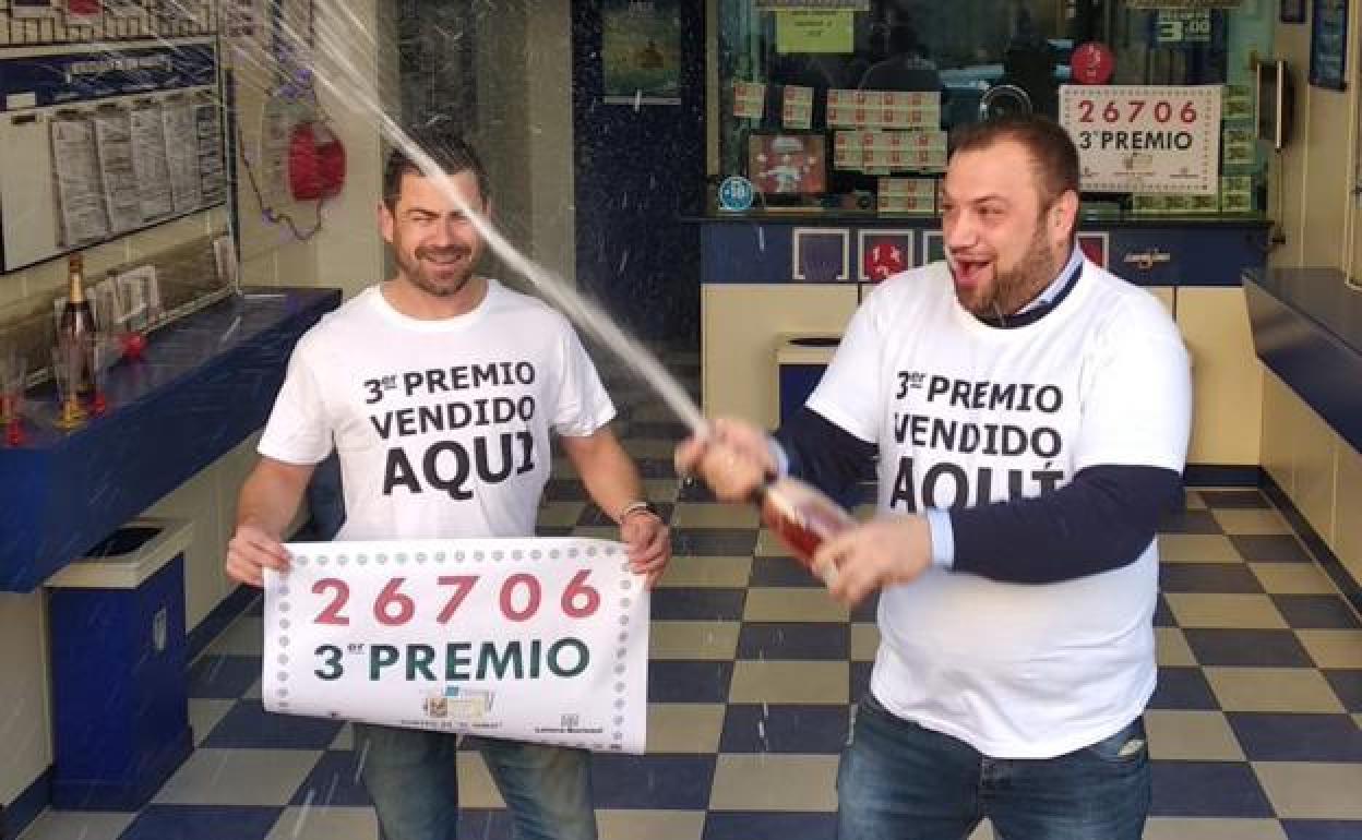 Celebración de un tercer premio del Sorteo del Niño 2020, en Torrent.