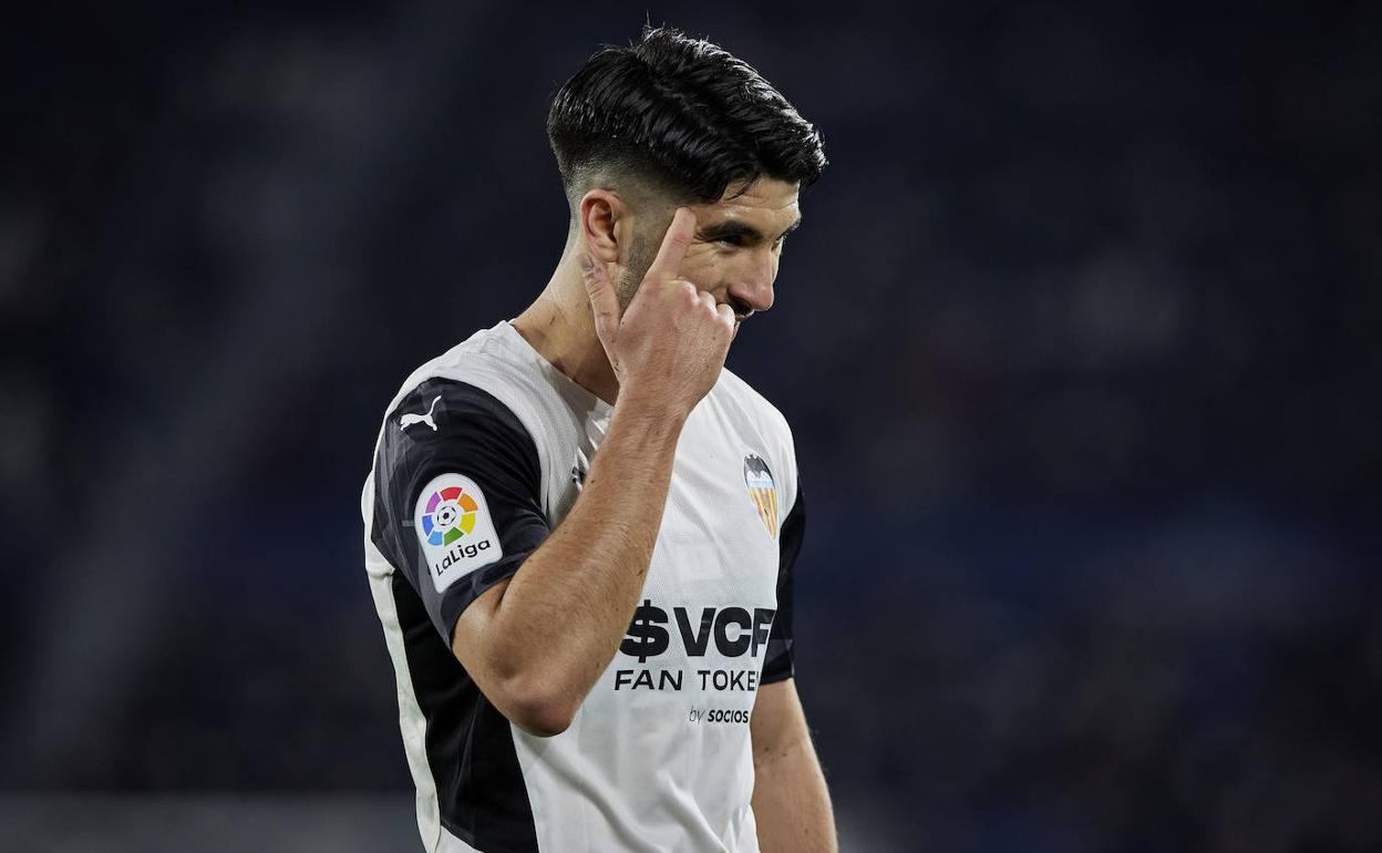 Carlos Soler, durante el derbi ante el Levante