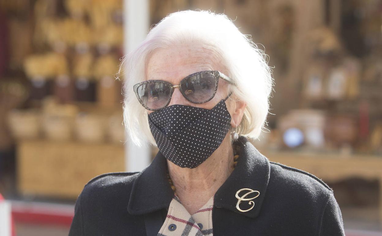 Carmen Blesa, vecina de Valencia, conserva la ilusión de su celebración de Navidad pese al coronavirus. 