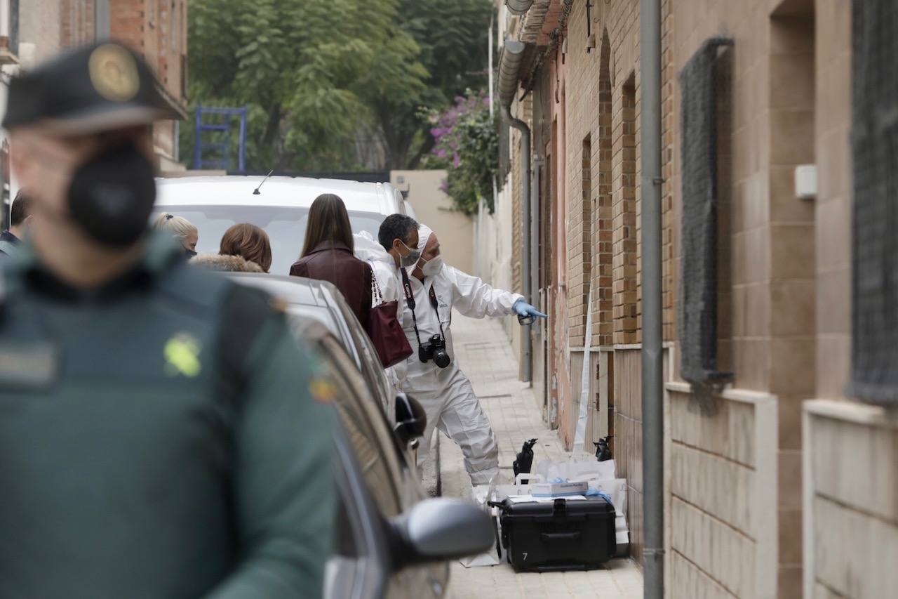 Fotos: Una mujer mata a su marido en Bétera