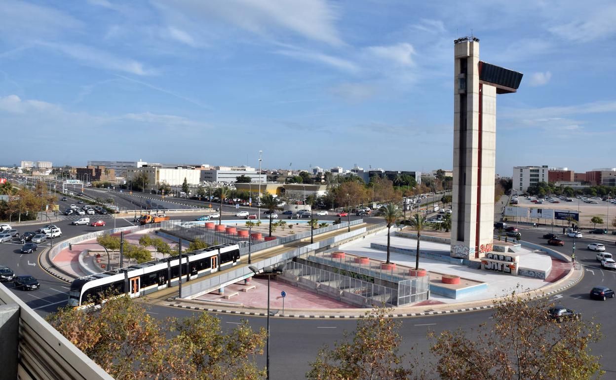 Imagen de la rotonda y la torre Miramar. 