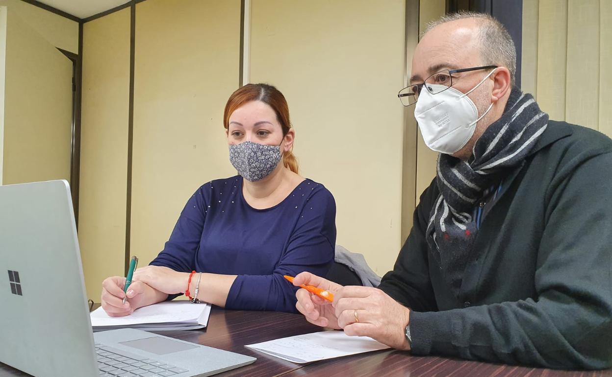 La concejal de Sanidad y el alcalde de Alzira en la reunión de Salud Pública.