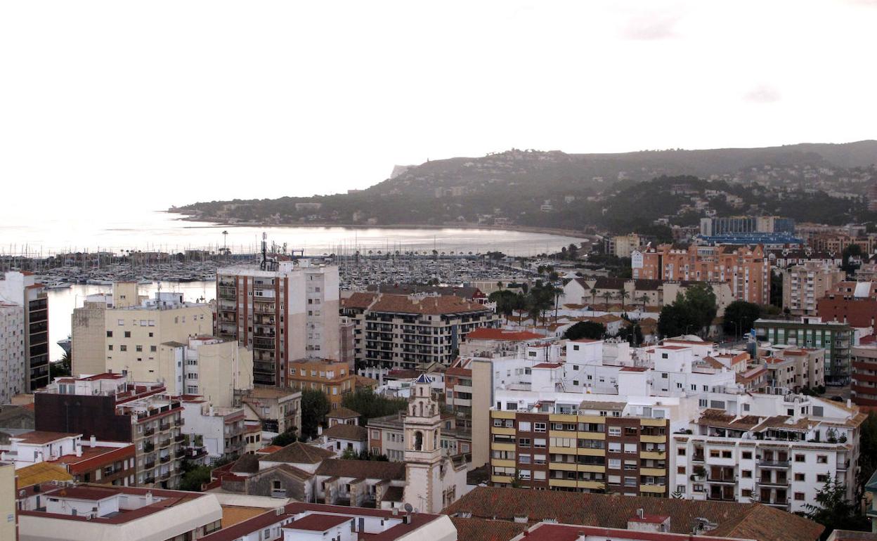 Vista de la ciudad de Dénia y la costa norte. 