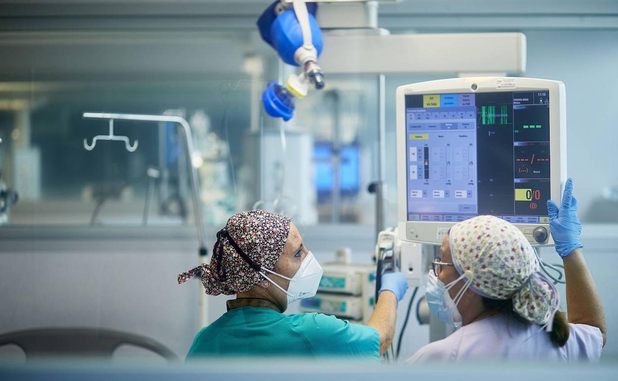 Profesionales sanitarios en un hospital valenciano.