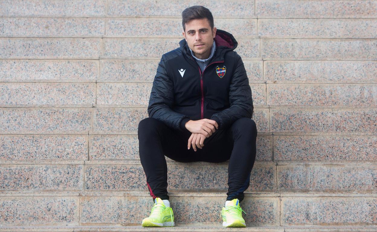 Alessio Lisci, entrenador del Levante, en la Ciudad Deportiva de Buñol. 