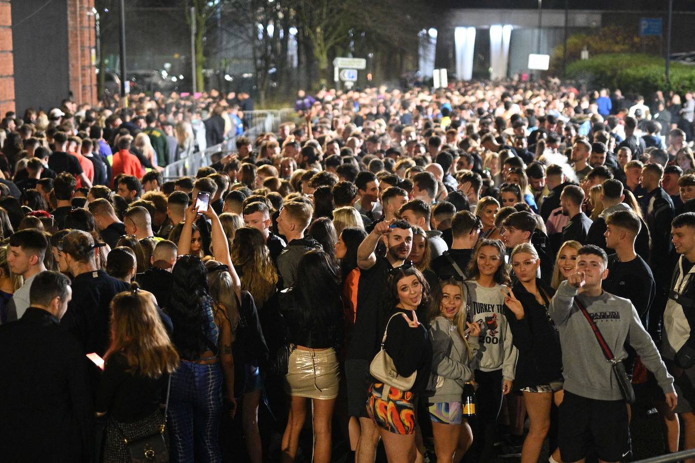 Fotos: Manchester no teme al Covid: así fue su loca fiesta de Nochevieja