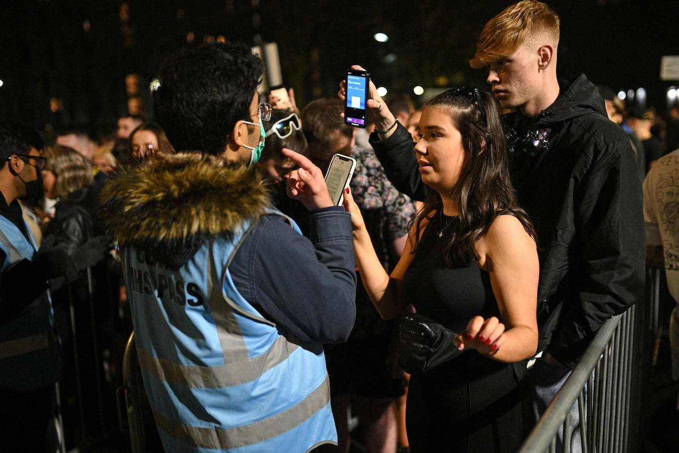 Fotos: Manchester no teme al Covid: así fue su loca fiesta de Nochevieja