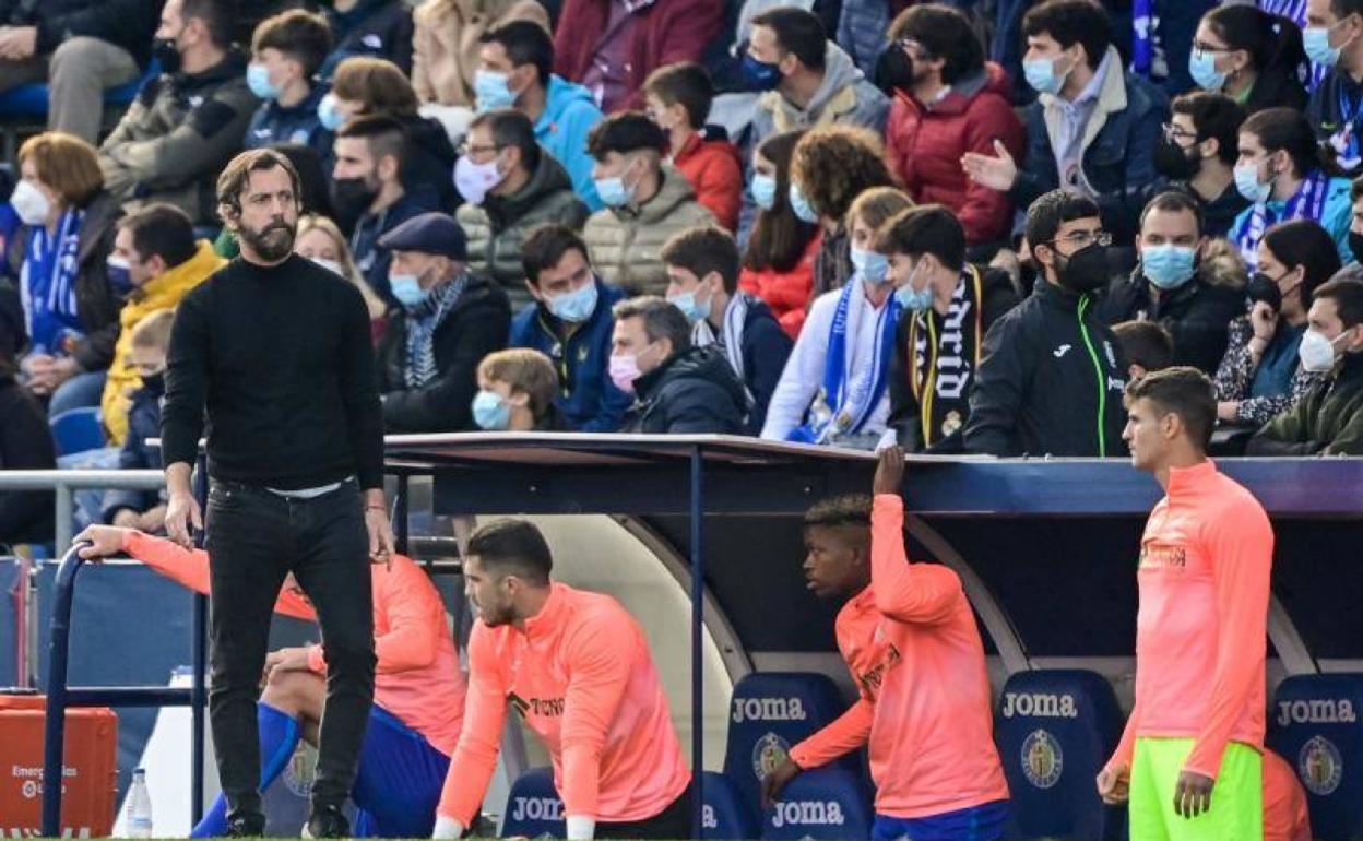 Quique Sánchez Flores, durante el partido de ayer en el Coliseum. 