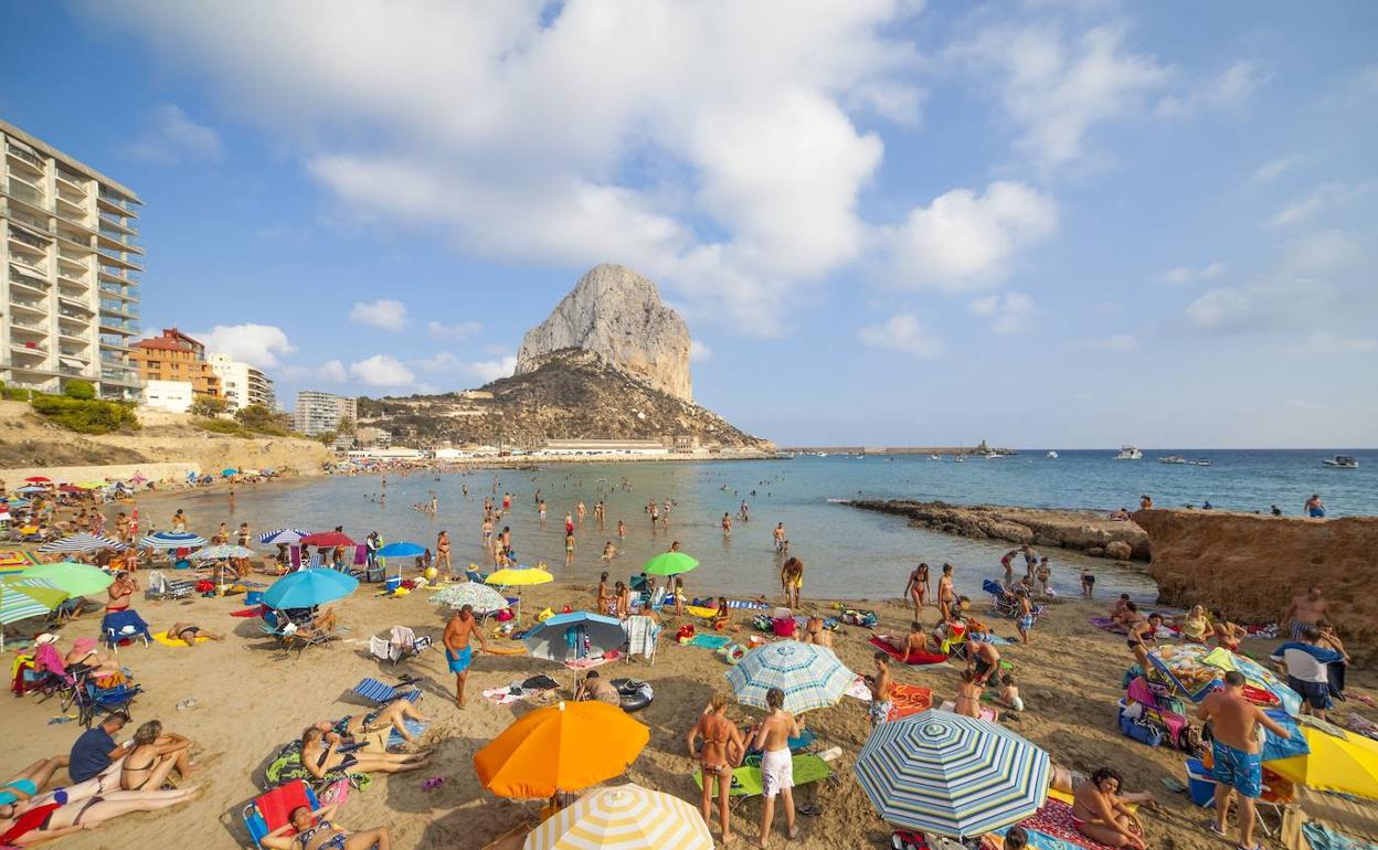 La playa del Cantal Roig de Calp. 