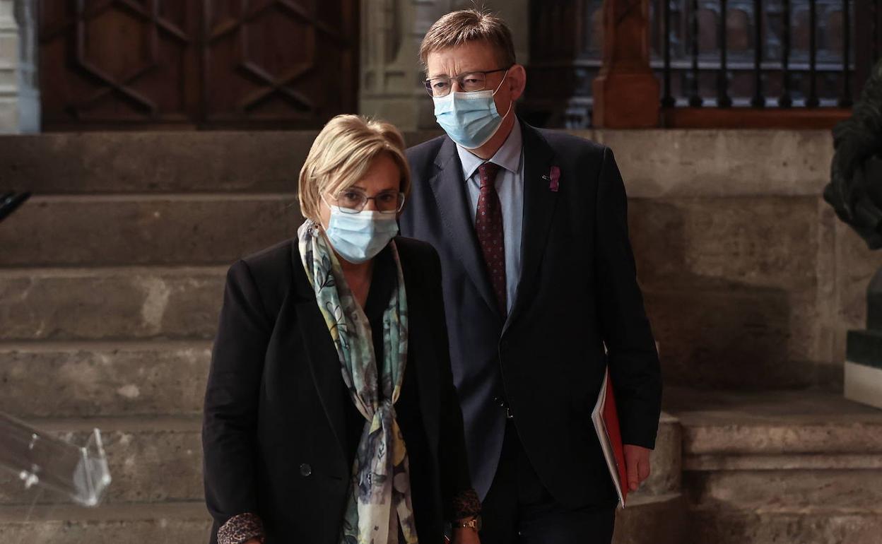 La consellera de Sanidad, Barceló, junto al presidente de la Generalitat, Puig. 