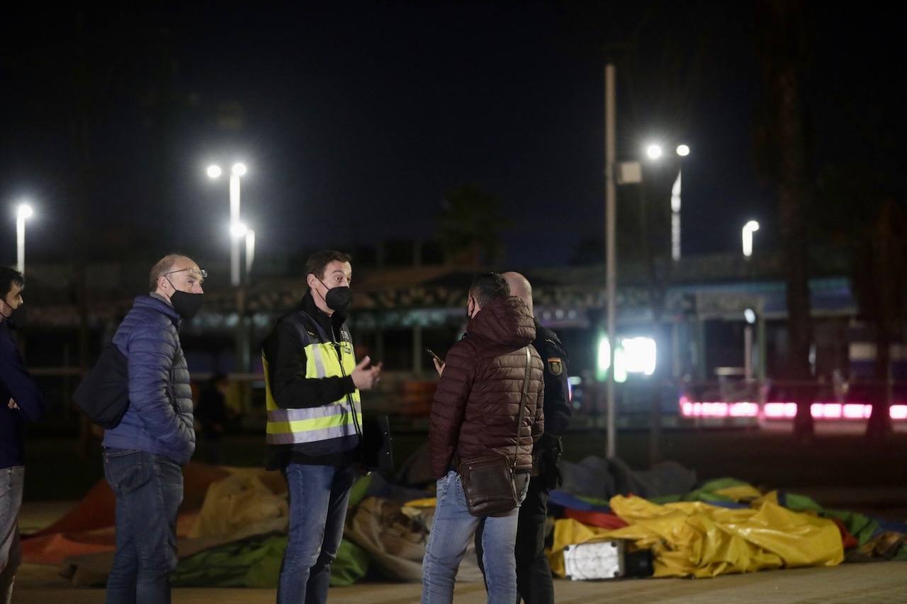 Tragedia en Mislata. Un castillo hinchable instalado en la localidad ha salido volando por el viento este martes por la tarde cuando varios niños saltaban con él. El suceso ha dejado a varios menores heridos de gravedad. 