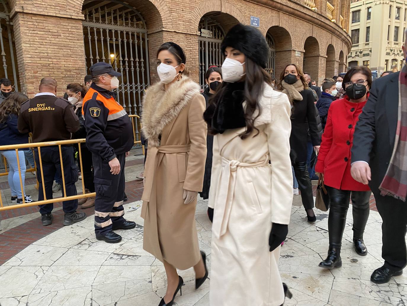 Fotos: Colas para asistir a la Cabalgata de Reyes de Valencia 2022