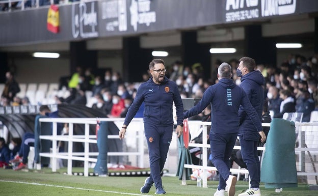 José Bordalás reacciona a una acción del juego en el partido de Copa entre el Valencia y el Cartagena. 