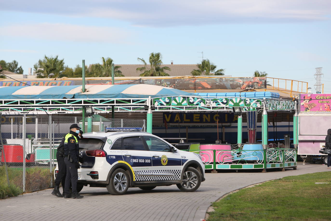 Tragedia en Mislata. Un castillo hinchable instalado en la localidad ha salido volando por el viento este martes por la tarde cuando varios niños saltaban con él. El suceso ha dejado a varios menores heridos de gravedad. 