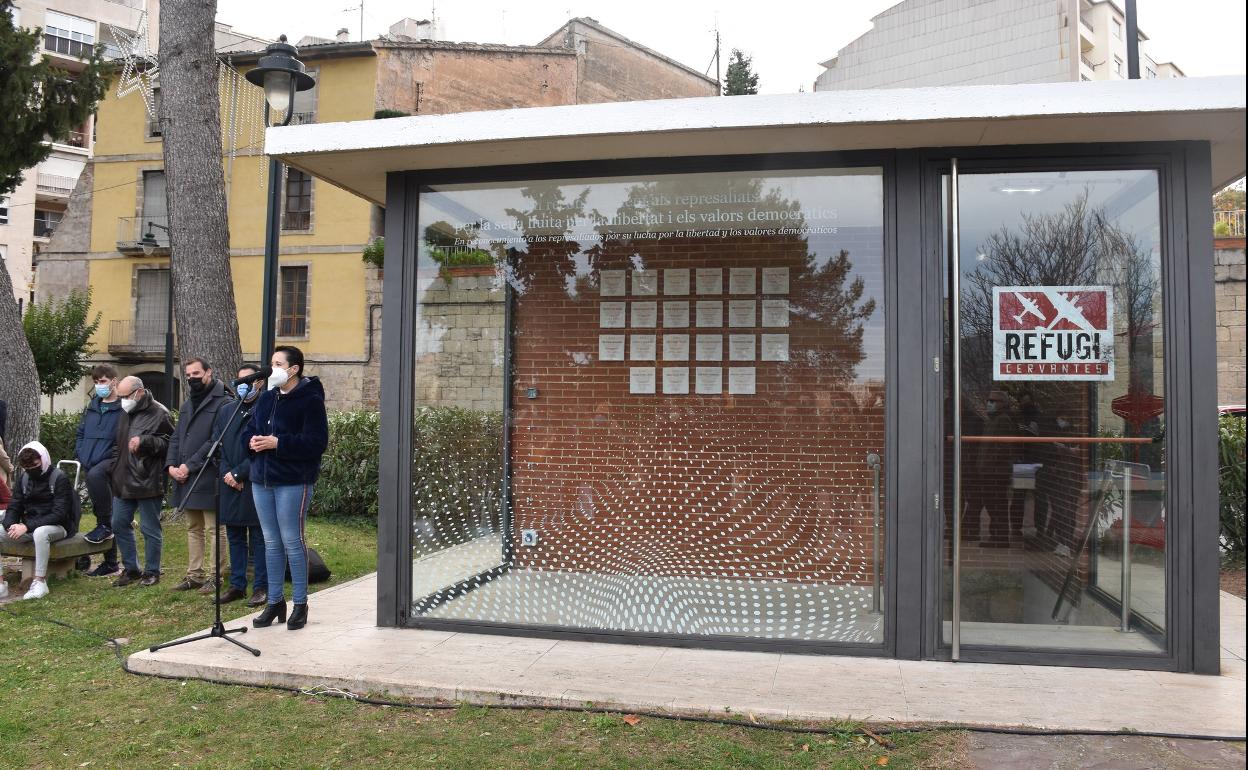 Homenaje a los represaliados, celebrado el año pasado a la entrada de un antiguo refugio antiaéreo de Alcoi. 