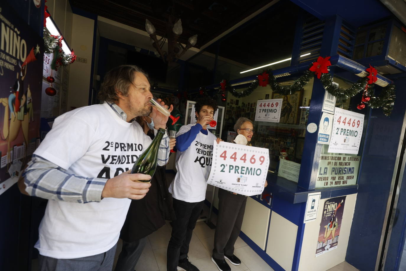 Celebración en la administración La Purísima de la Avda Oeste, 1 de Valencia. 