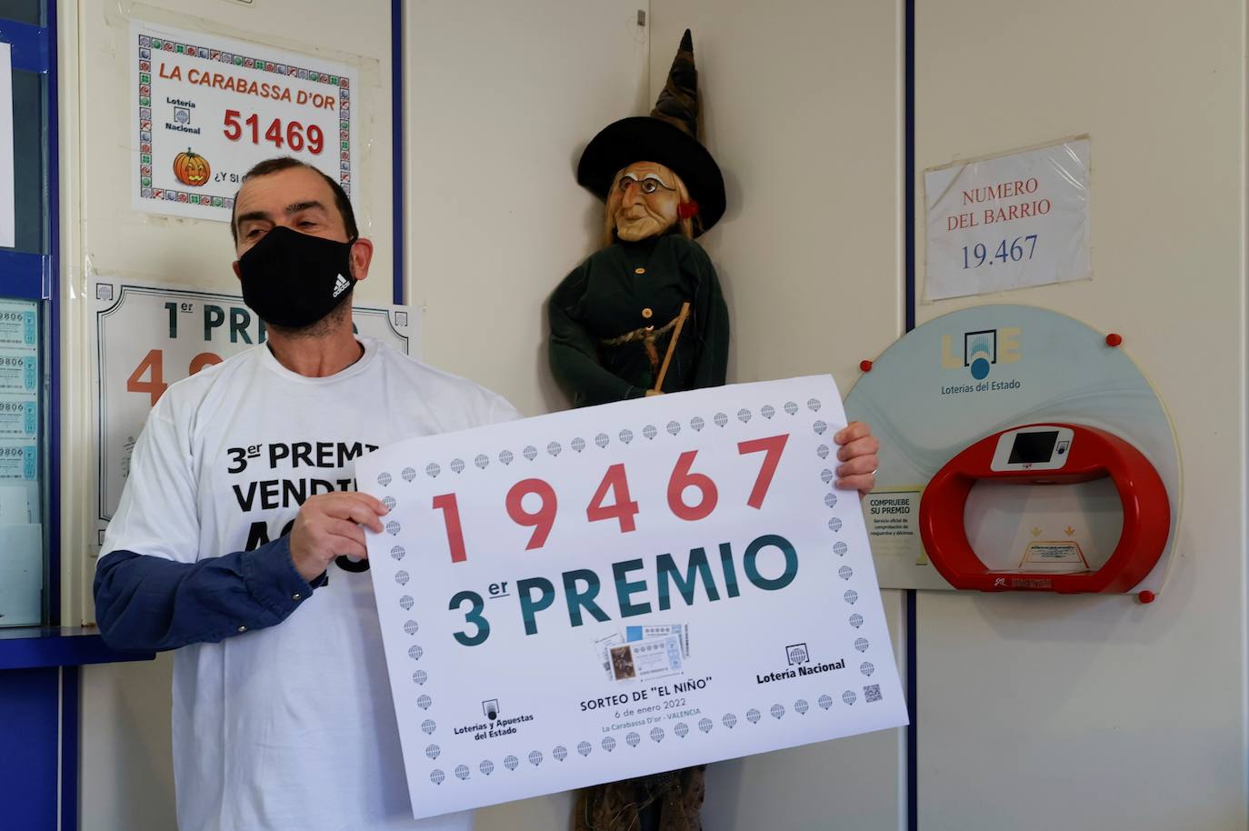 El tercer premio se ha vendido en Valencia, en la administración de la calle Francisco Belvis, 10.