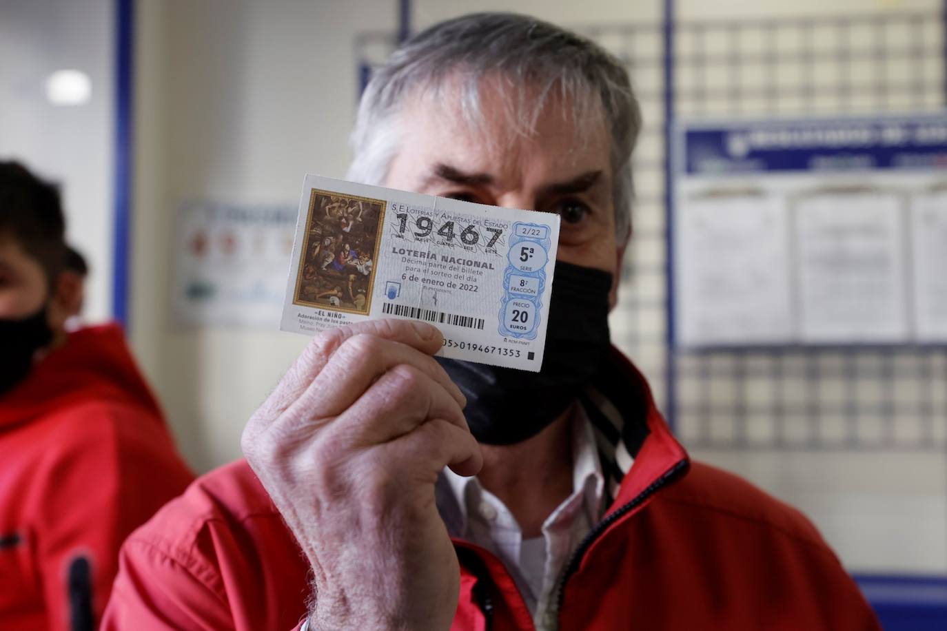 El tercer premio se ha vendido en Valencia, en la administración de la calle Francisco Belvis, 10.