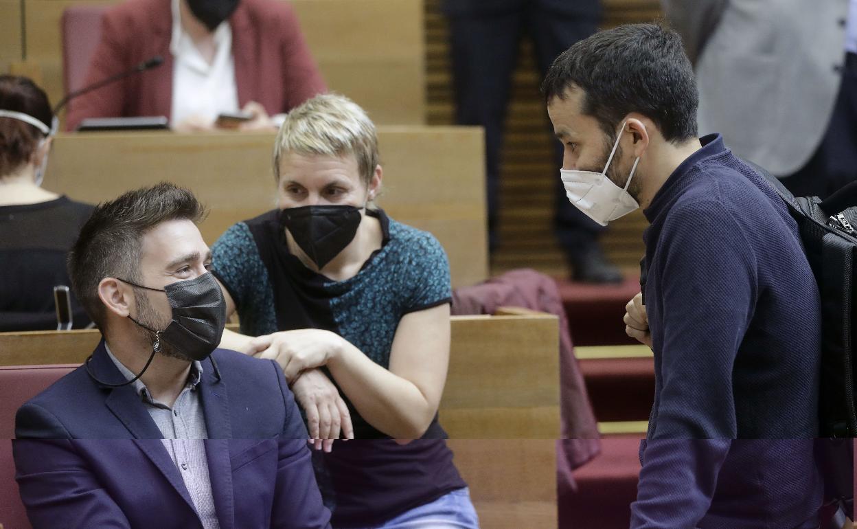 Fran Ferri, Papi Robles y Vicent Marzà, en Les Corts 