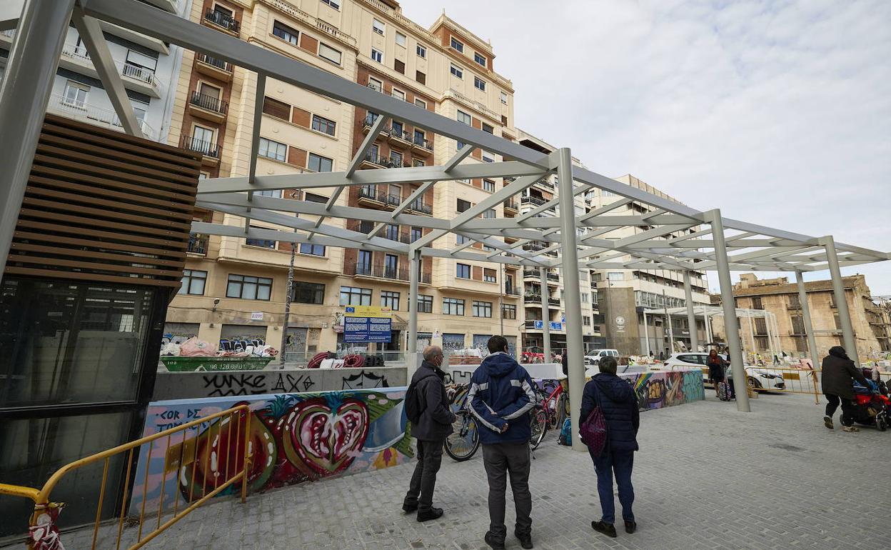 Una de las pérgolas de la plaza Ciudad de Brujas, donde deben colocarse placas solares. 