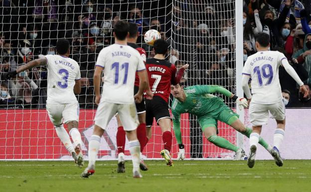 Guedes marca el único gol del Valencia contra el Real Madrid