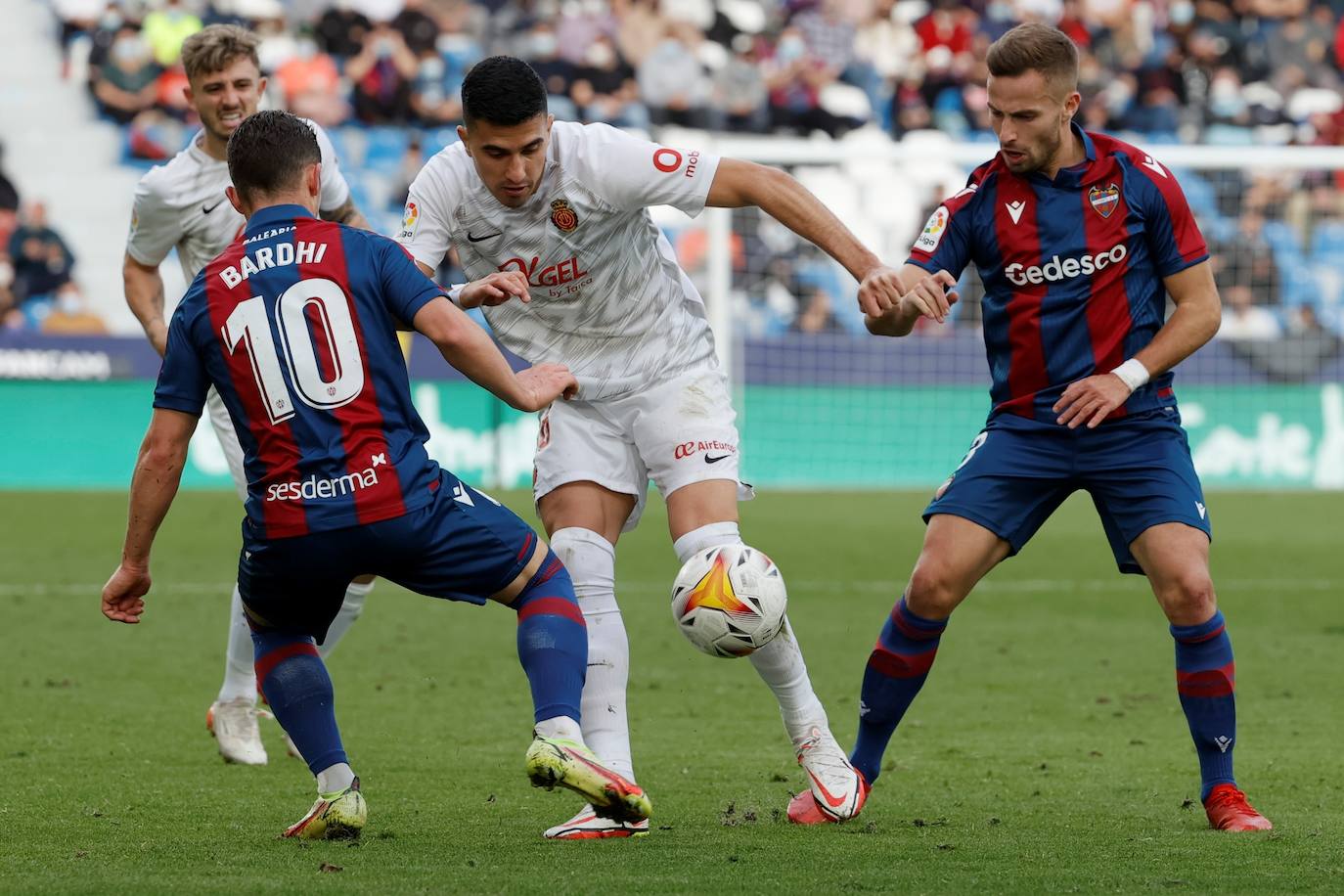 Fotos: Todas las fotos del partido Levante UD - RCD Mallorca en el estado Ciutat de Valencia