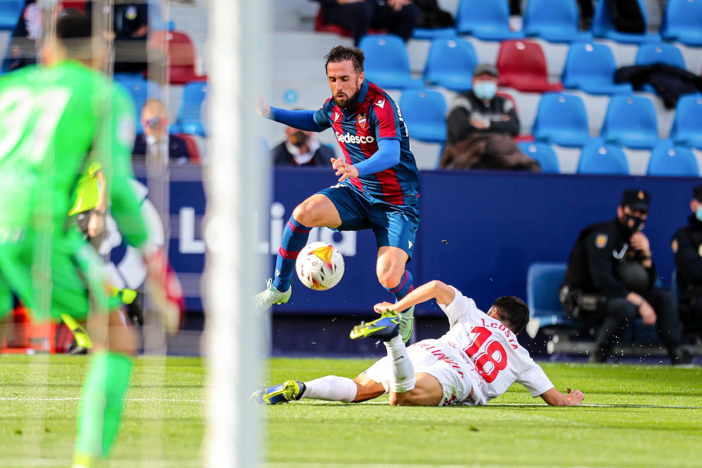 Fotos: Todas las fotos del partido Levante UD - RCD Mallorca en el estado Ciutat de Valencia