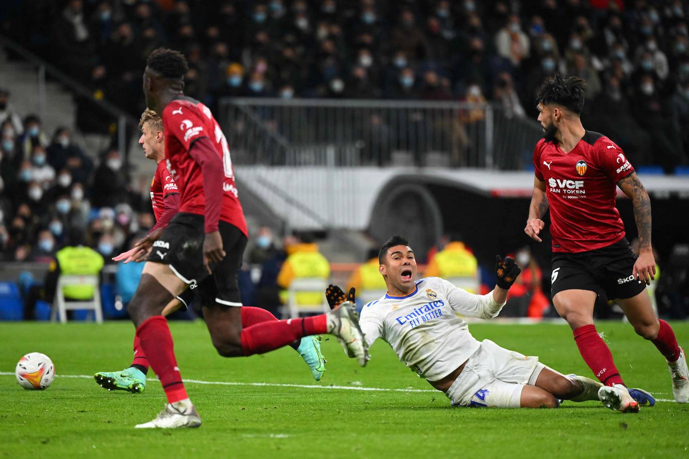 Fotos: Todas las fotos del partido Real Madrid - Valencia CF en el Bernabéu