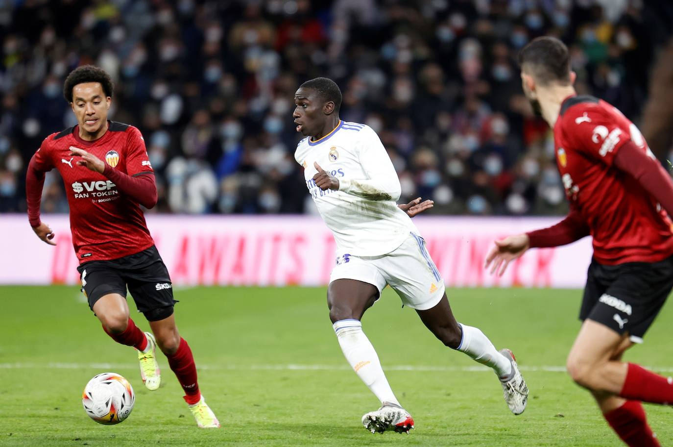 Fotos: Todas las fotos del partido Real Madrid - Valencia CF en el Bernabéu