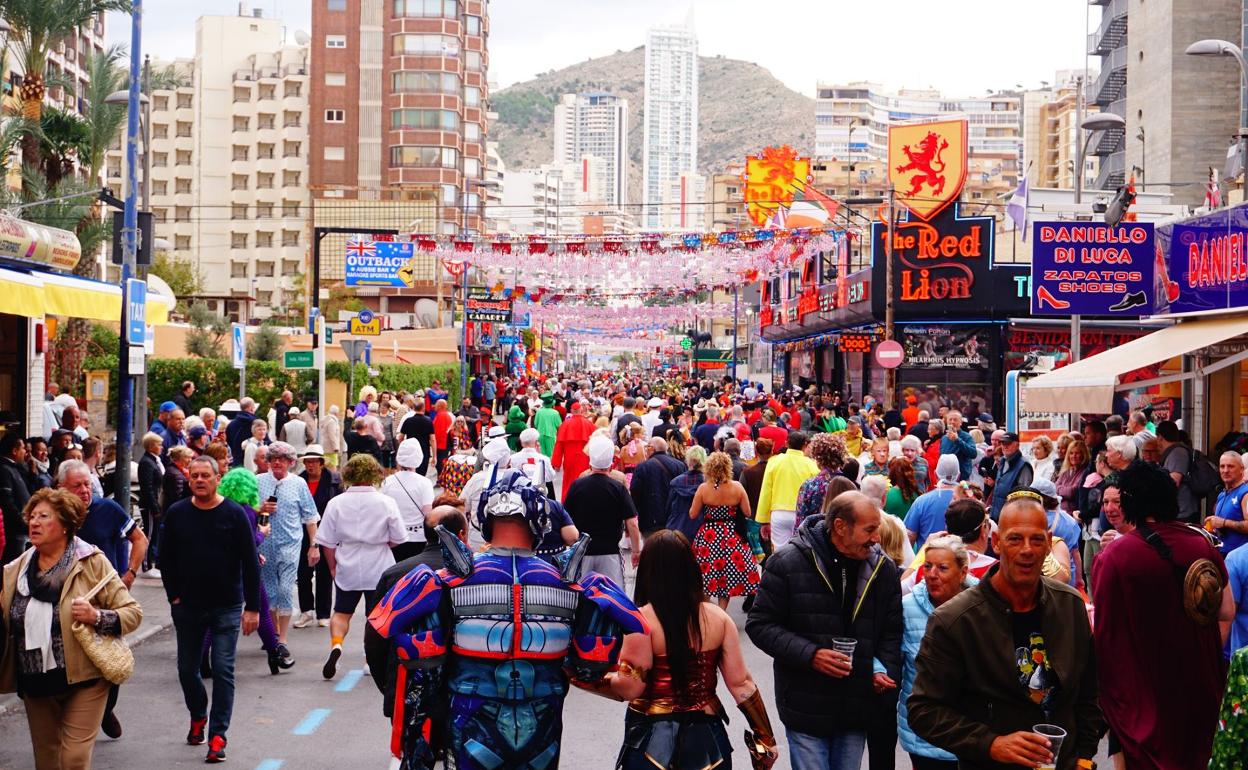 Benidorm y otros destinos de la Costa Blanca confían en poder recuperar el flujo turístico británico.