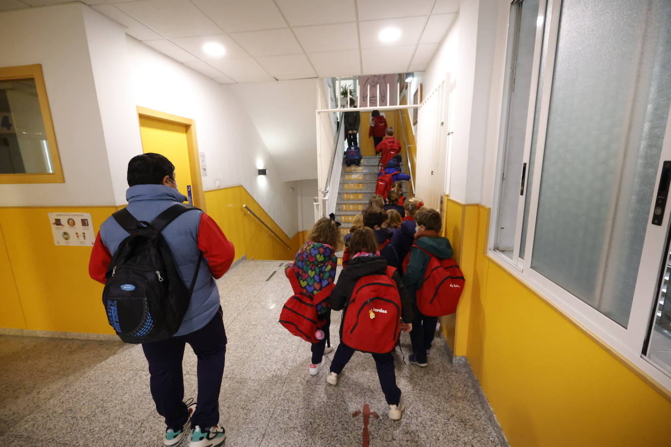 La vuelta al cole de los niños en Valencia tras las vacaciones navideñas se ha producido con normalidad y con un nuevo protocolo de actuación en caso de que se detecten contagios. 