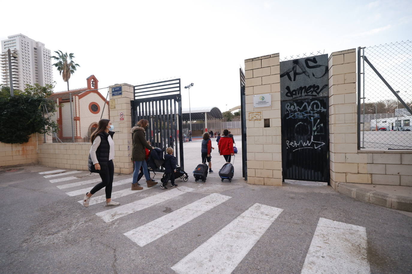 La vuelta al cole de los niños en Valencia tras las vacaciones navideñas se ha producido con normalidad y con un nuevo protocolo de actuación en caso de que se detecten contagios. 