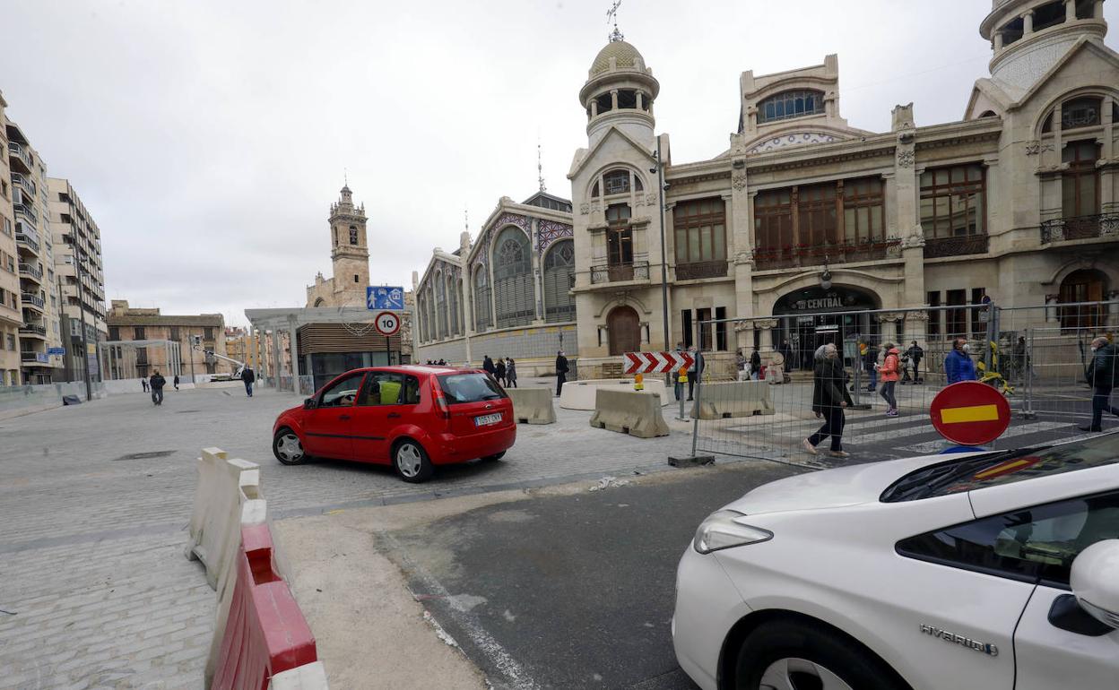 Plaza de Brujas reabierta al tráfico. 