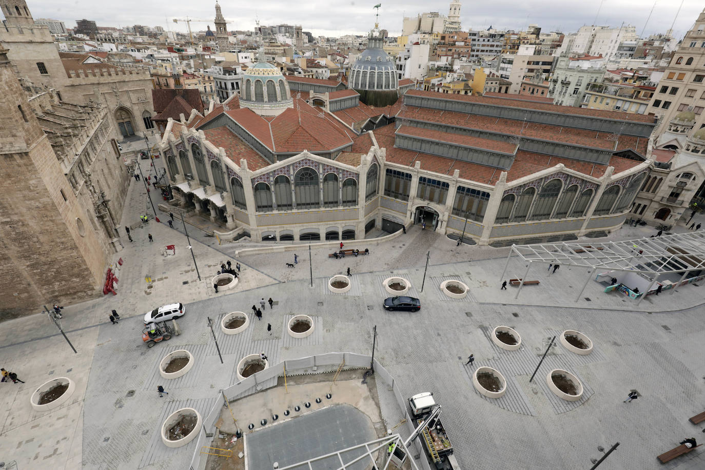 Fotos: La plaza de Brujas de Valencia se reabre al tráfico