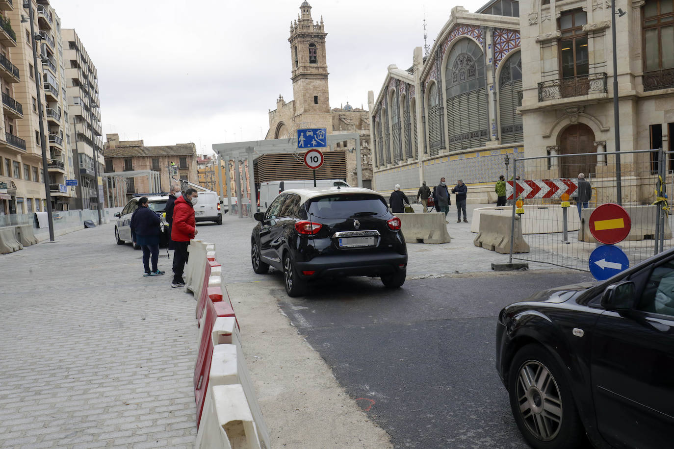 Fotos: La plaza de Brujas de Valencia se reabre al tráfico