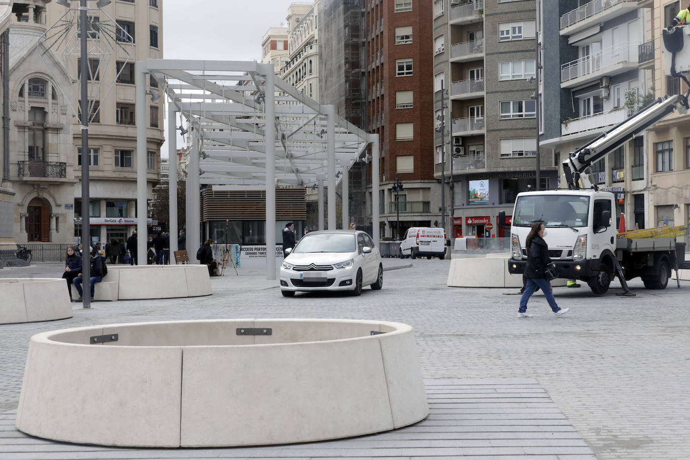 Fotos: La plaza de Brujas de Valencia se reabre al tráfico