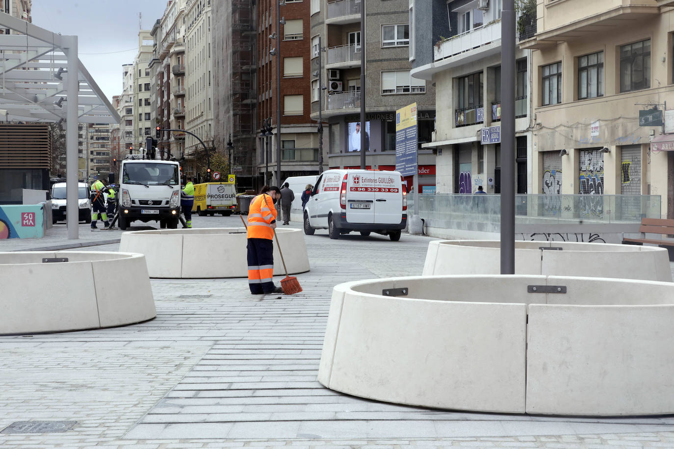 Fotos: La plaza de Brujas de Valencia se reabre al tráfico