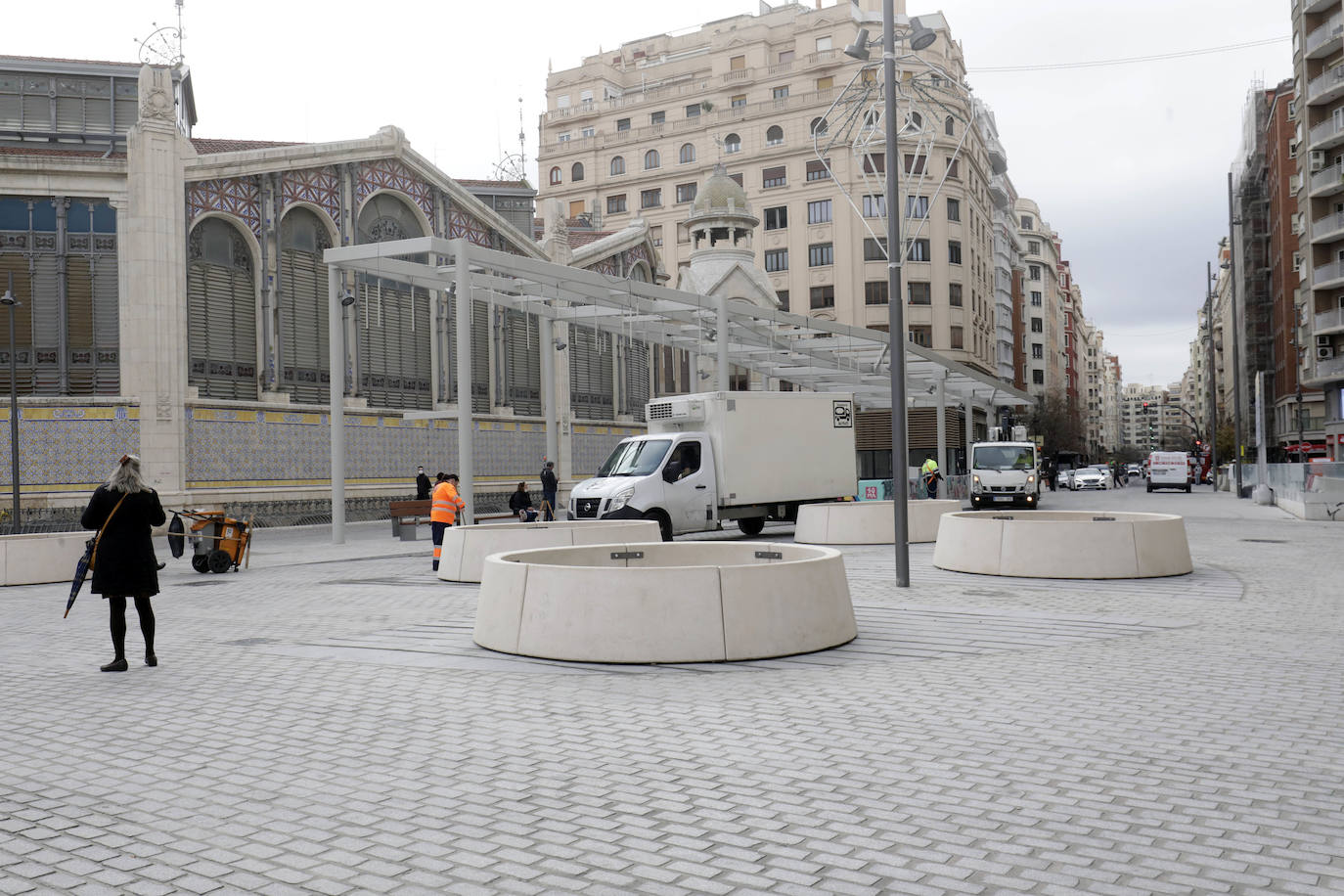 Fotos: La plaza de Brujas de Valencia se reabre al tráfico