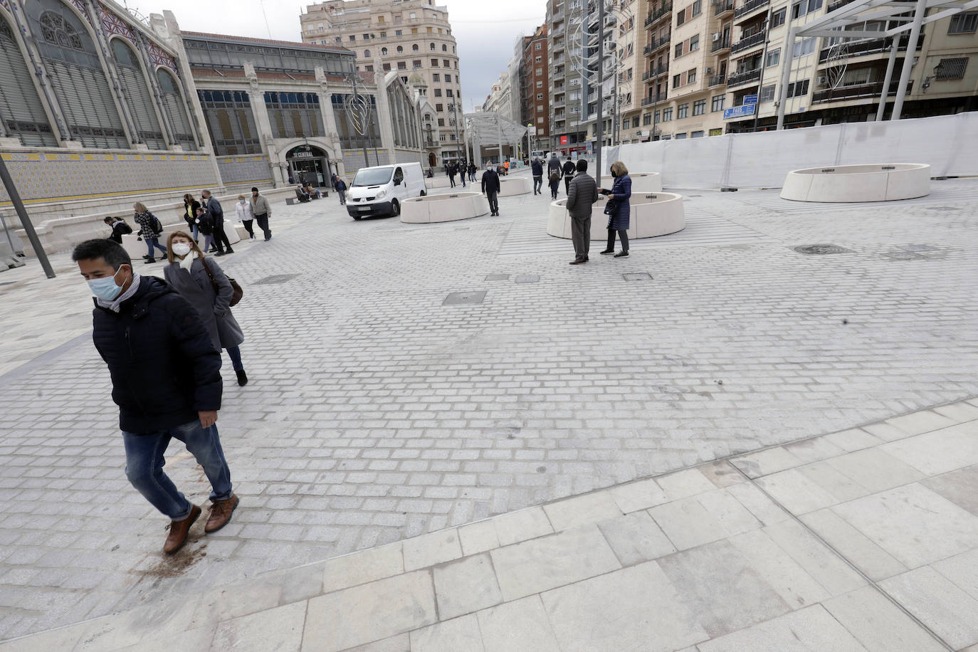 Fotos: La plaza de Brujas de Valencia se reabre al tráfico