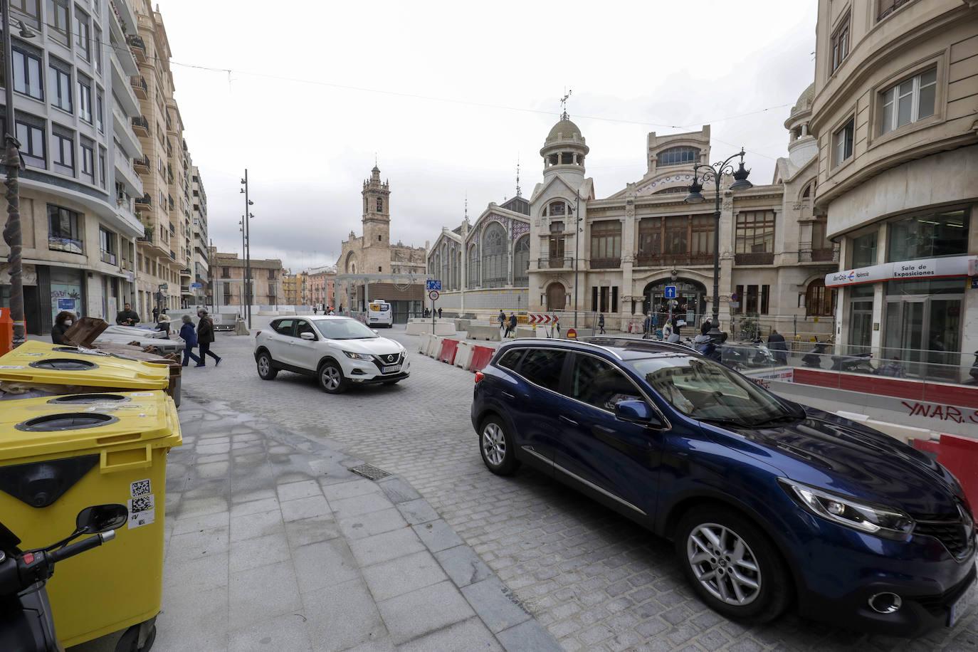 Fotos: La plaza de Brujas de Valencia se reabre al tráfico