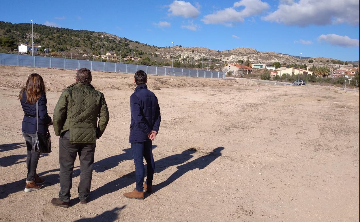 La parcela del futuro centro ya cuenta con un vallado perimetral. 