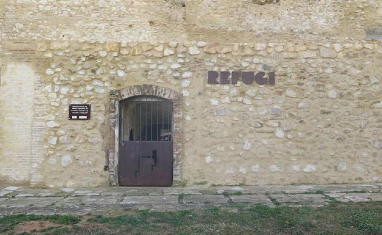 Entrada de uno de los refugios antiaéreos de Ontinyent.