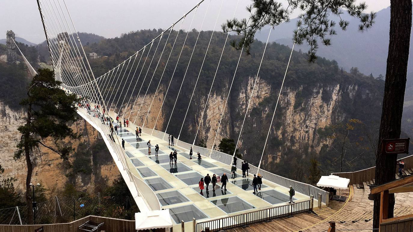 Puente de cristal de Zhangjiajie (China).