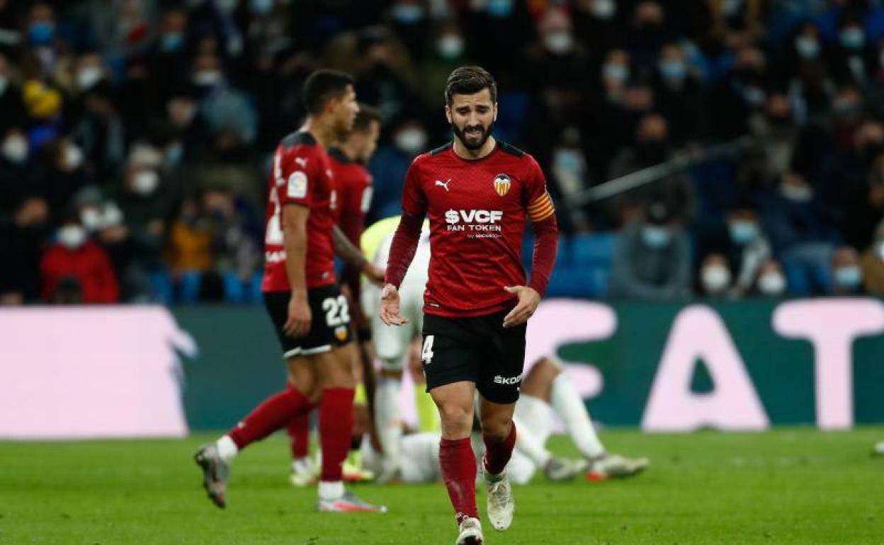 Gayà en el partido contra el Real Madrid