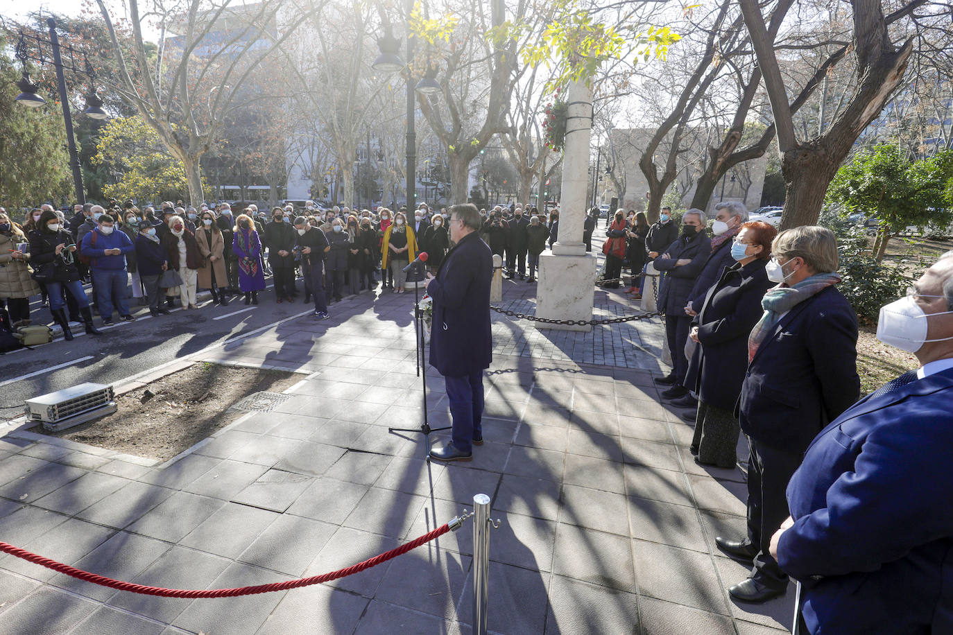 La sociedad valenciana ha rendido homenaje al profesor Manuel Broseta, asesinado por ETA hace 30 años. 