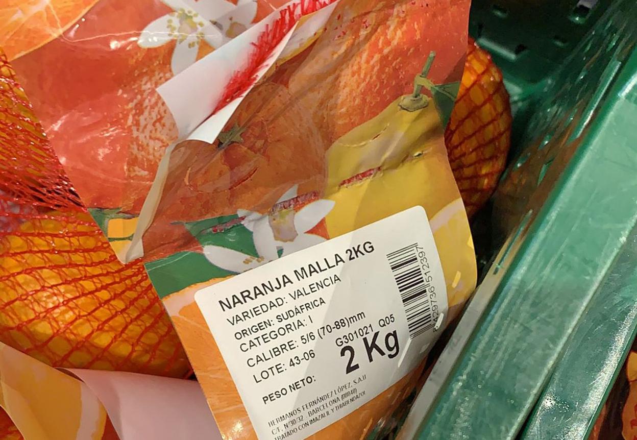 Naranjas de Sudáfrica a la venta en un supermercado valenciano en noviembre pasado, ya en plena campaña de recolección local. 