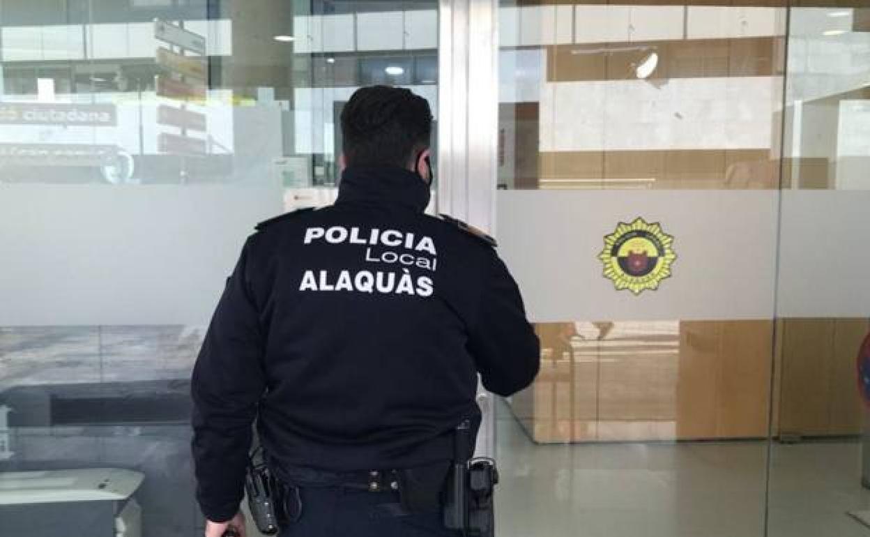 Un agente de la Policía Local de Alaquàs. 