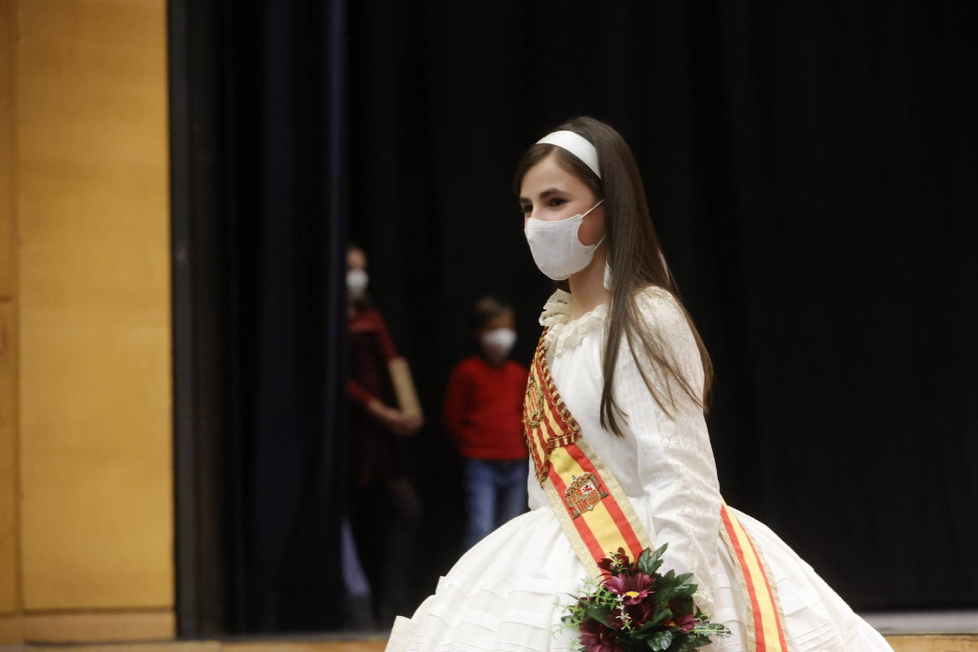 Las Fallas se acercan y los preparativos para la celebración de los actos falleros cobran protagonismo. La exaltación de las falleras mayores de Valencia, previstas para la noche del 22 y la tarde del 23 de enero, es el primer acto con gran presencia de público del año. Este martes ha sido el ensayo de la ceremonia. 