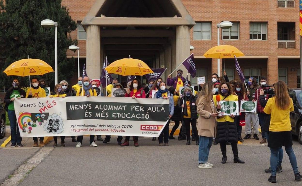 Concentración de la Federación de Enseñanza de CC. OO. PV. 