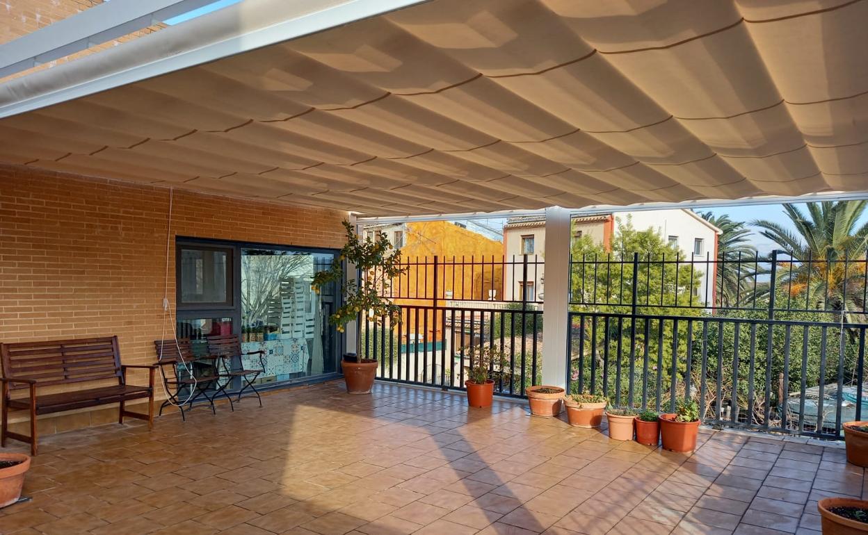 El nuevo toldo permitirá realizar actividades en el patio todo el año. 